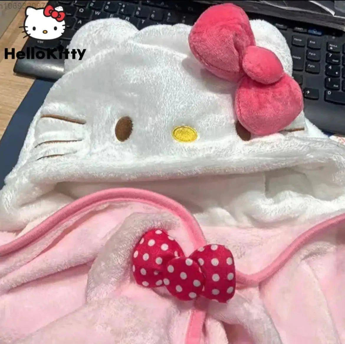Hello Kitty Wearable Blanket Shawl Cloak – Cozy & Stylish Comfort for All Ages - Home Kartz